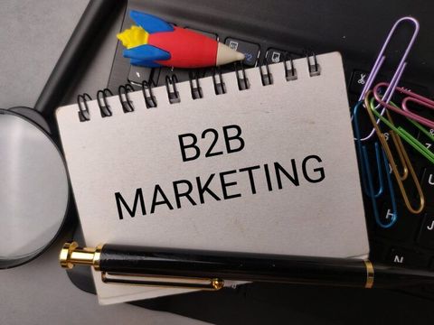 Performance Marketing Insights: Channels, Tracking & Metrics Compared