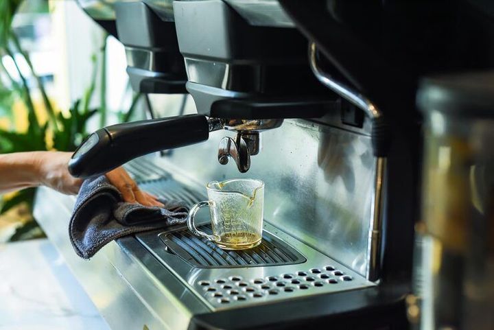 Espresso Maker Machine Guide: Brewing Methods, Machine Types, Features and Maintenance