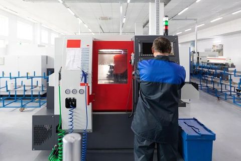 Blow Molding Machines: Insights Into Components, Processes and Performance