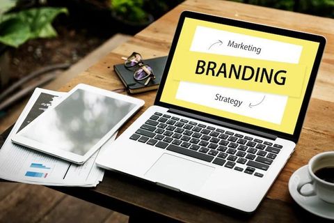 Performance Marketing Insights: Channels, Tracking & Metrics Compared