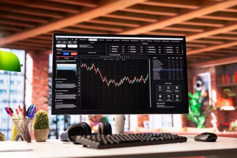 Explore Algorithmic Trading: An Overview of How Algorithms and Automation Work